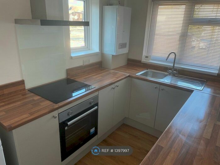 2 Bedroom Flat To Rent In Wolstonbury Court, Burgess Hill, RH15