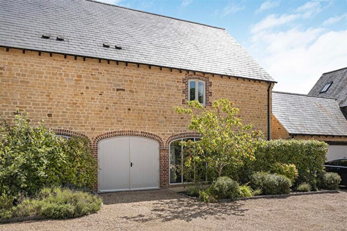 4 Bedroom Semi-Detached House For Sale In The Elms, Silverstone, NN12