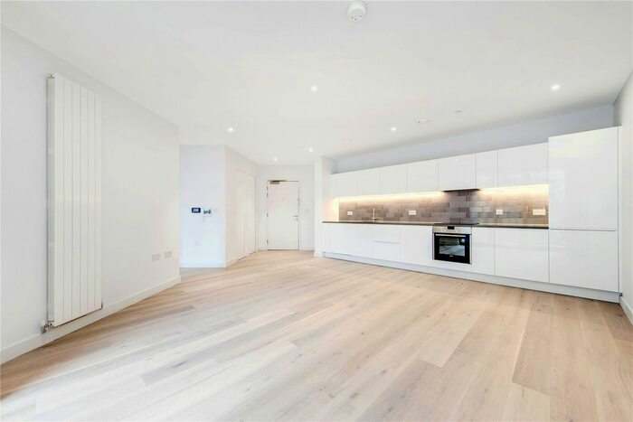 2 Bedroom Flat To Rent In Commodore House, Admiralty Avenue, E16