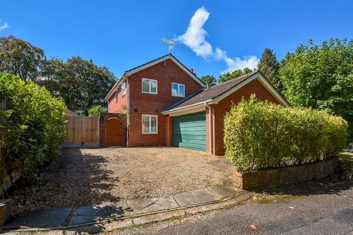 4 Bedroom Detached House For Sale In Old Romsey Road, Cadnam, Hampshire, SO40