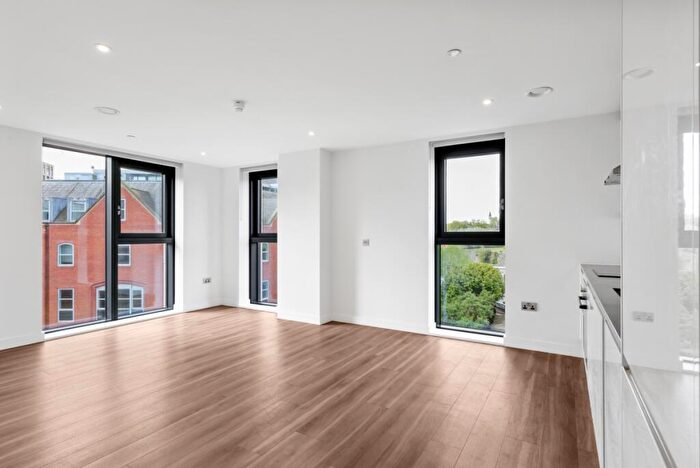 2 Bedroom Flat To Rent In Castle Park View, Castle Street, Bristol, BS2