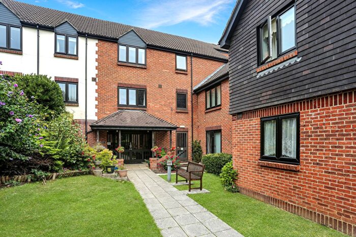 1 Bedroom Flat For Sale In Havant Road, Horndean, PO8