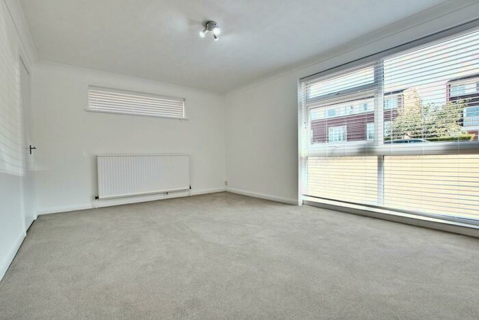 3 Bedroom Detached House To Rent In Croft Close, Chislehurst, BR7