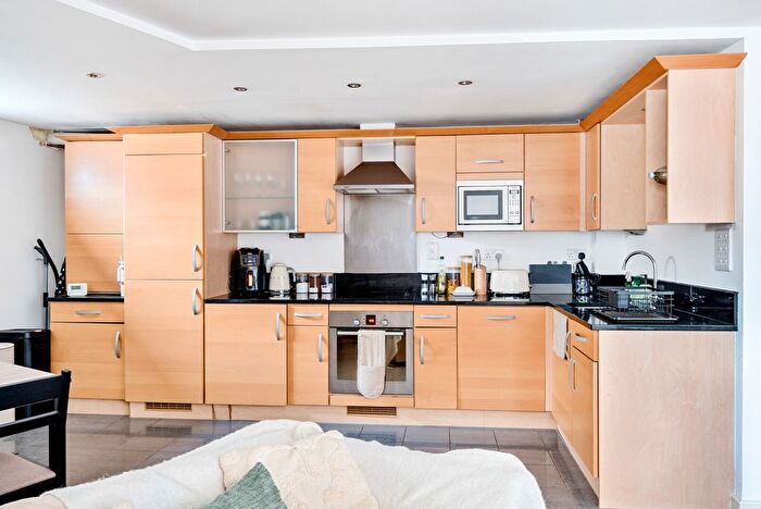 1 Bedroom Flat To Rent In High Street, Esher, KT10