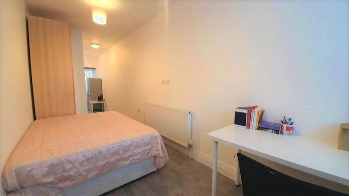 Studio To Rent In Rugby Close, Harrow, Middx, HA1