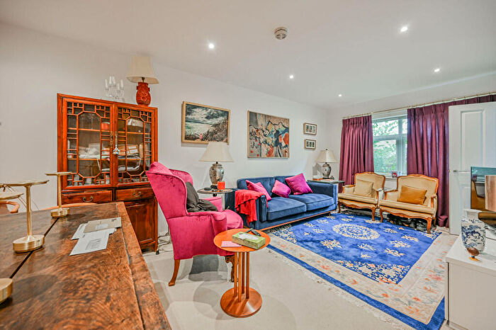 3 Bedroom Flat For Sale In Beaumans Drive, Walthamstow, London, E17
