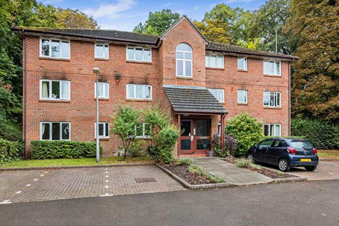 1 Bedroom Property For Sale In Tilebarn Close, Henley-On-Thames, RG9