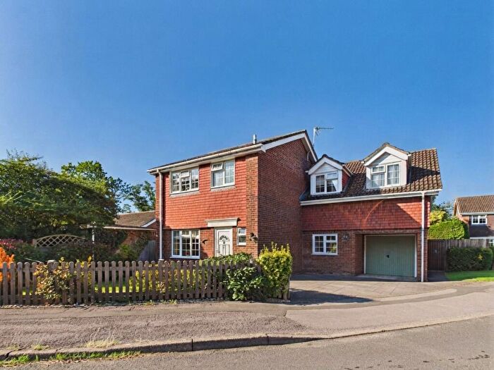 3 Bedroom Detached House For Sale In Hamilton Close, Bordon, Hampshire, GU35