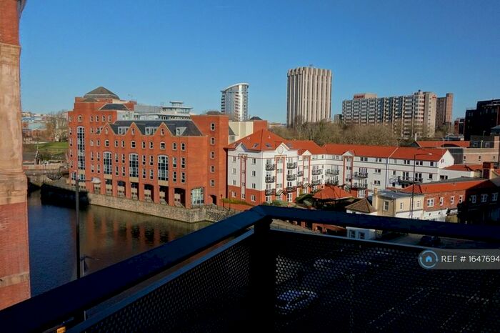 2 Bedroom Flat To Rent In Temple Bridge Apartments, Bristol, BS1