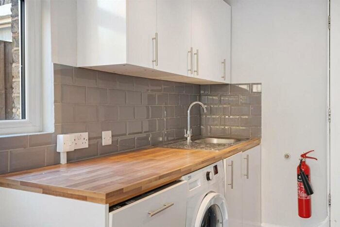 4 Bedroom Terraced House To Rent In Elcot Avenue, Peckham, SE15