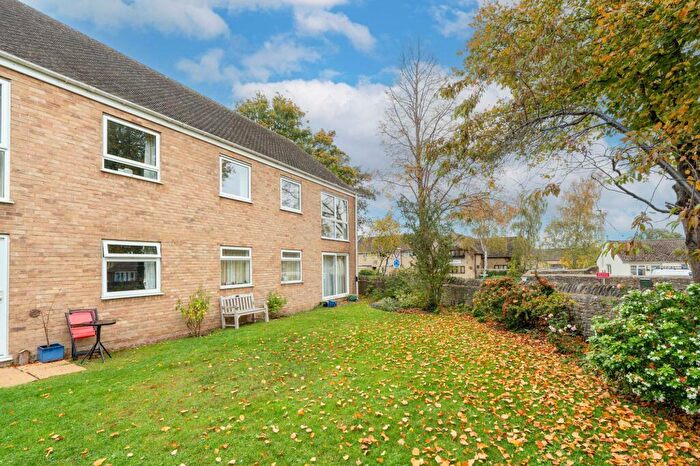 2 Bedroom Apartment For Sale In Boundary Close, Woodstock, OX20