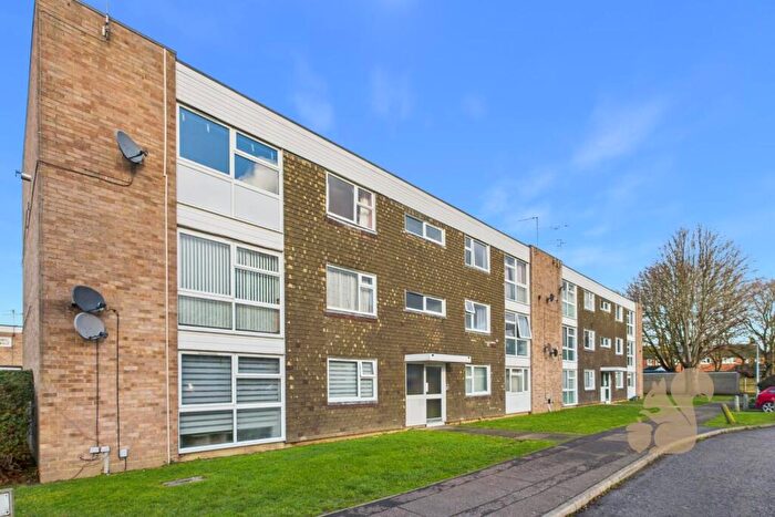 2 Bedroom Flat For Sale In Lethe Grove, Colchester, CO2