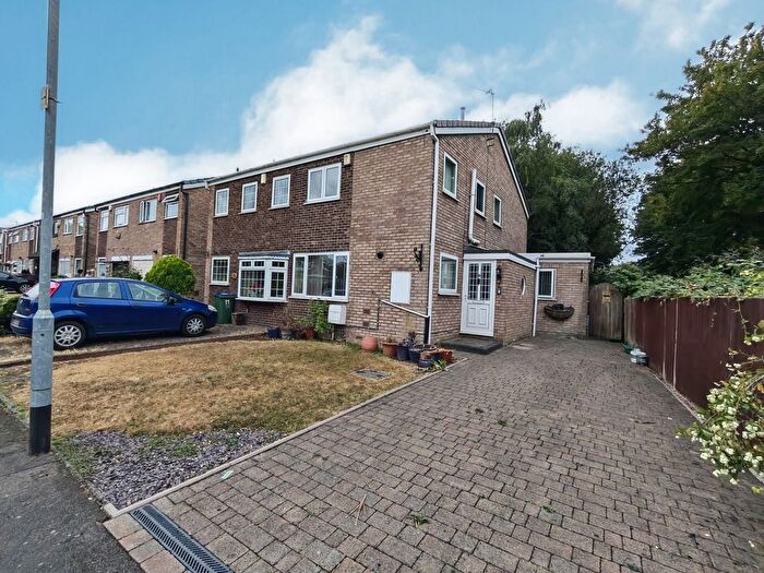 3 Bedroom Semi-Detached House For Sale In Parkside Close, Wednesbury, WS10