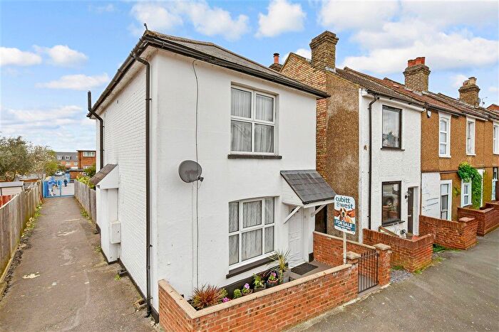 3 Bedroom Detached House For Sale In Rolleston Road, South Croydon, Surrey, CR2