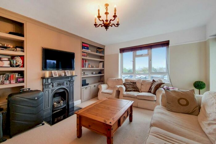 3 Bedroom Flat To Rent In Tylney Road, Bromley, BR1