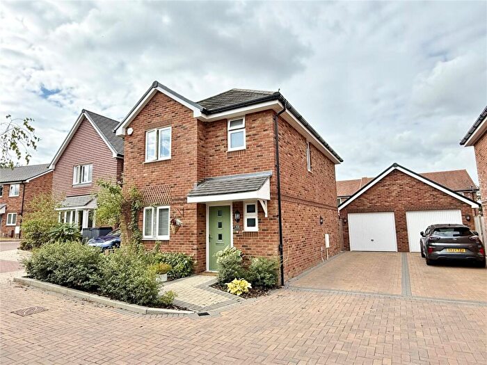 3 Bedroom Detached House For Sale In Gamekeeper Way, Verwood, Dorset, BH31