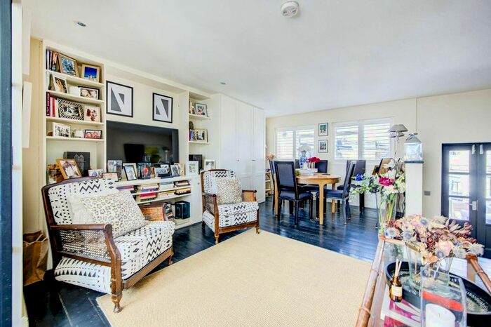 3 Bedroom Flat To Rent In New Kings Road, Parsons Green, London, SW6