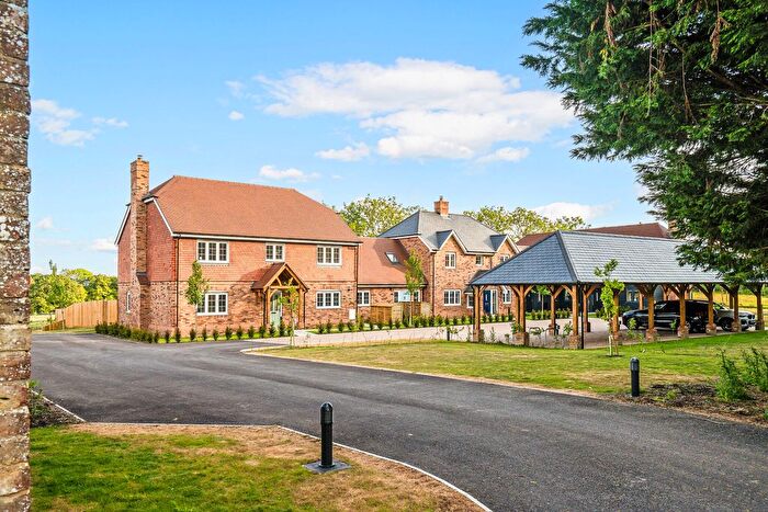 4 Bedroom Link Detached House For Sale In Hookstile Farmstead, Godstone, RH9
