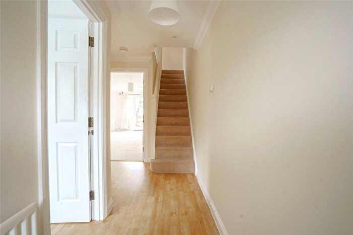 3 Bedroom Town House For Sale In Fawcett Close, London, SW16
