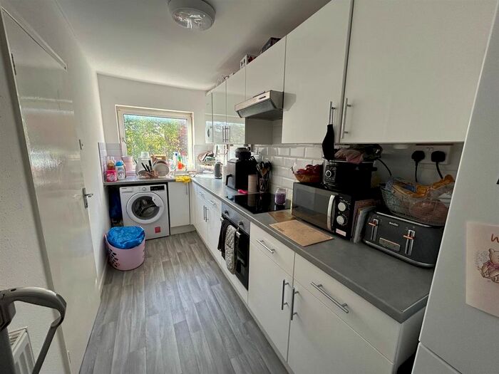 1 Bedroom Flat To Rent In Vicarage Court, Vicarage Lane, Gravesend, DA12