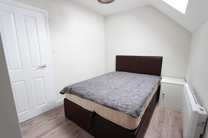 1 Bedroom Flat To Rent In Chase Side, London, N14