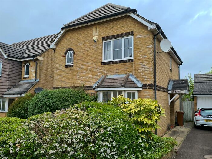 3 Bedroom Detached House To Rent In Bristow Road, Beddington, Surrey, CR0