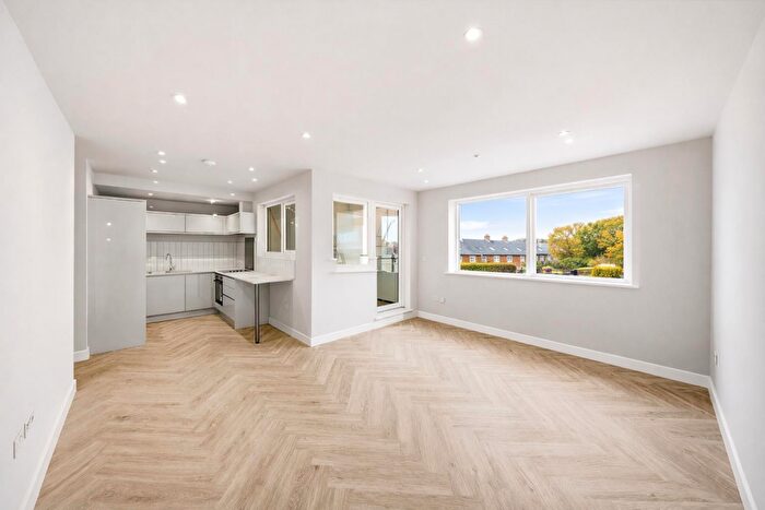 3 Bedroom Apartment For Sale In Flat Portelet Street, London, E1