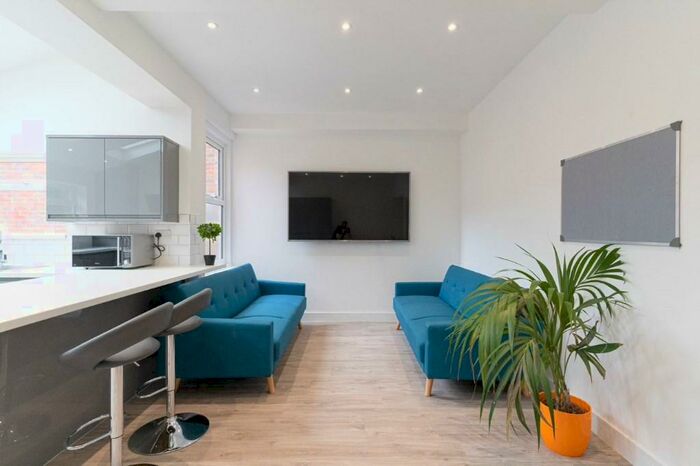 7 Bedroom Terraced House To Rent In Sheffield Road, Portsmouth, Hampshire, PO1