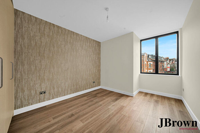 2 Bedroom Apartment To Rent In Park Lane, Croydon, Surrey, CR0