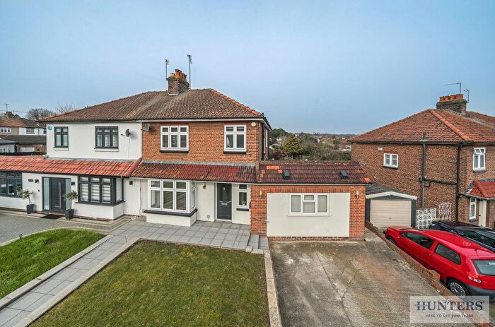 4 Bedroom Semi Detached House For Sale In Manor Way, Bexleyheath, DA7