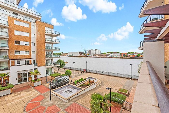 2 Bedroom Flat To Rent In Smugglers Way, Wandsworth, SW18