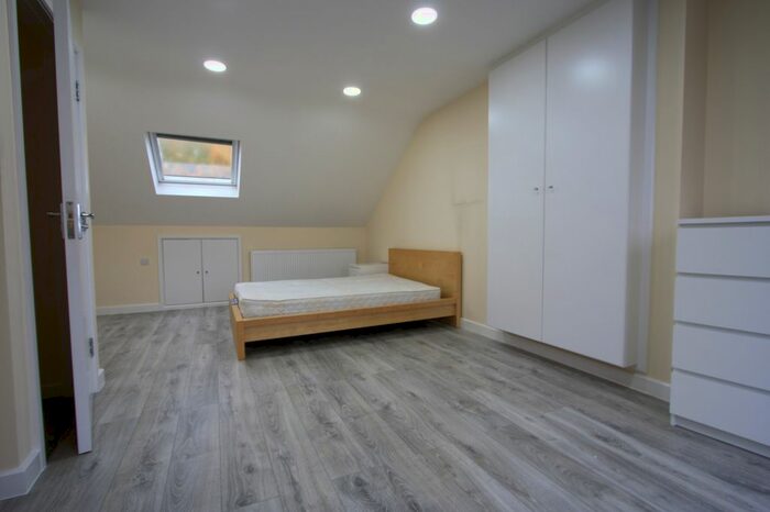 3 Bedroom Flat To Rent In Kenley Road, London, SW19