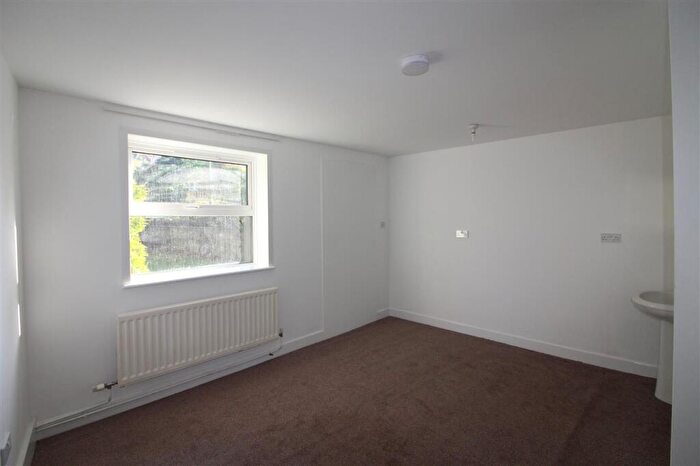 3 Bedroom Flat To Rent In Suffolk Avenue, Southampton, SO15