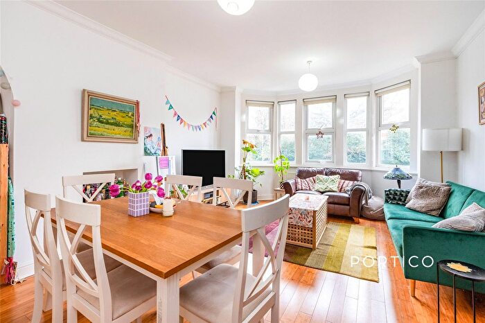 3 Bedroom Flat To Rent In Finchley Road, London, NW11