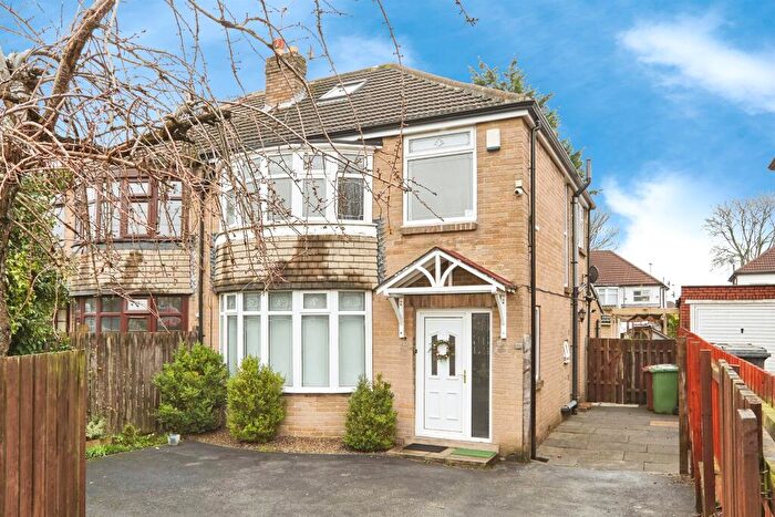 3 Bedroom Semi Detached House For Sale In Carr Manor View, Leeds, LS17