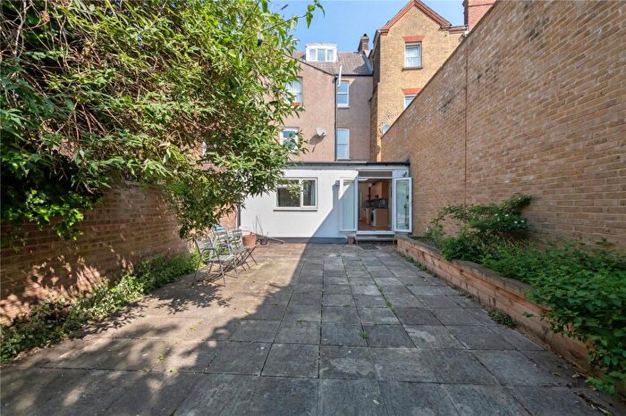 2 Bedroom Apartment To Rent In Malwood Road, Clapham South, SW12