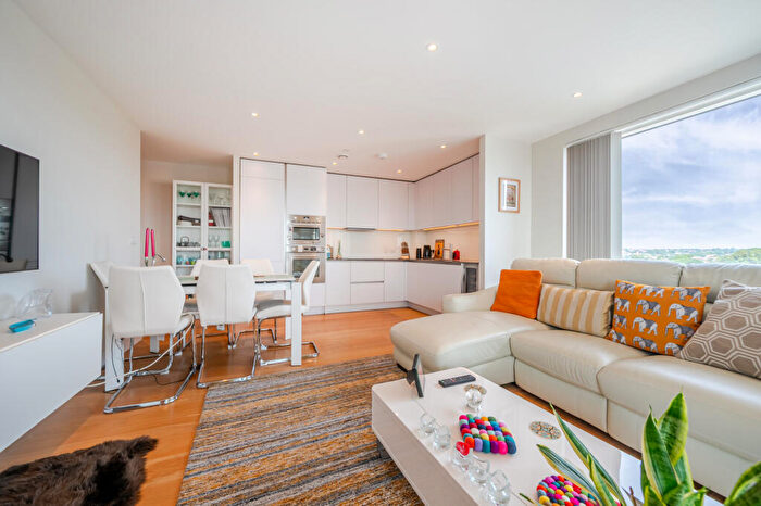 2 Bedroom Flat For Sale In Acton Walk, Whetstone, N20