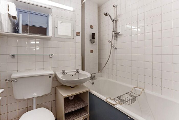 1 Bedroom Flat To Rent In Archery Steps, St George's Fields, London, W2