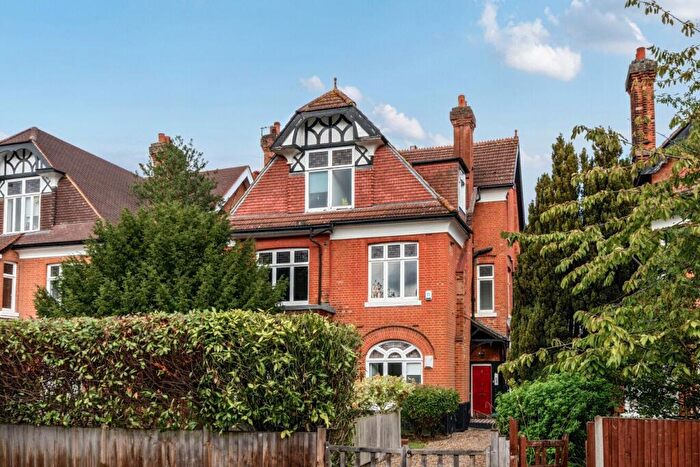 2 Bedroom Flat For Sale In Harold Road, Crystal Palace, London, SE19