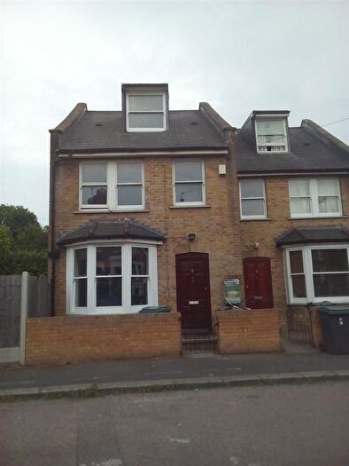 1 Bedroom Semi Detached House To Rent In Carlisle Road, London, N4