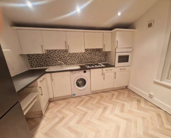 1 Bedroom Flat To Rent In Thorold Road, Ilford, IG1