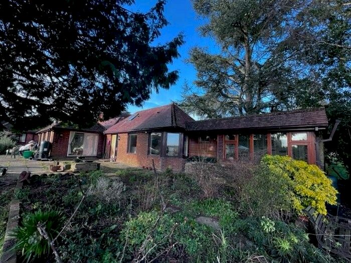 2 Bedroom Bungalow To Rent In Willesborough Road, Kennington, Ashford, TN24