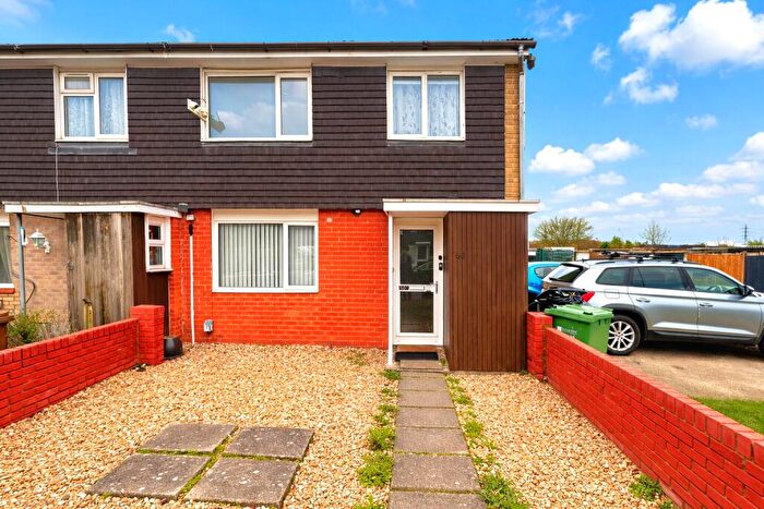 3 Bedroom End Of Terrace House For Sale In Waterside Road, Guildford, Surrey, GU1