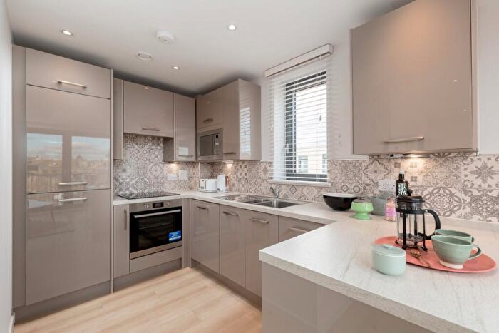 1 Bedroom Apartment To Rent In Canal Walk Edinburgh, EH3