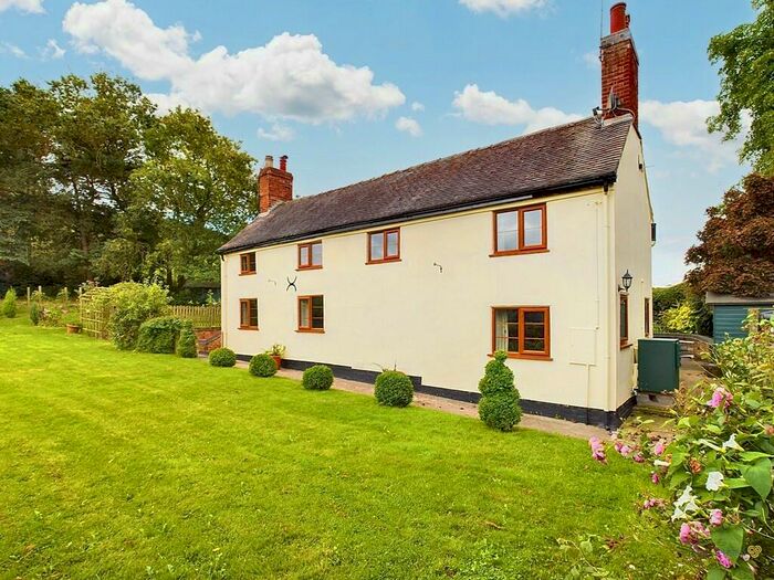 4 Bedroom Detached House For Sale In Dunstall, Burton-on-Trent, DE13
