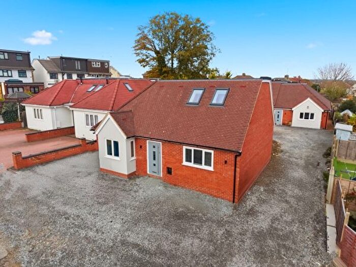 3 Bedroom Bungalow For Sale In Peachtree Close, (Chigwell Borders), IG6