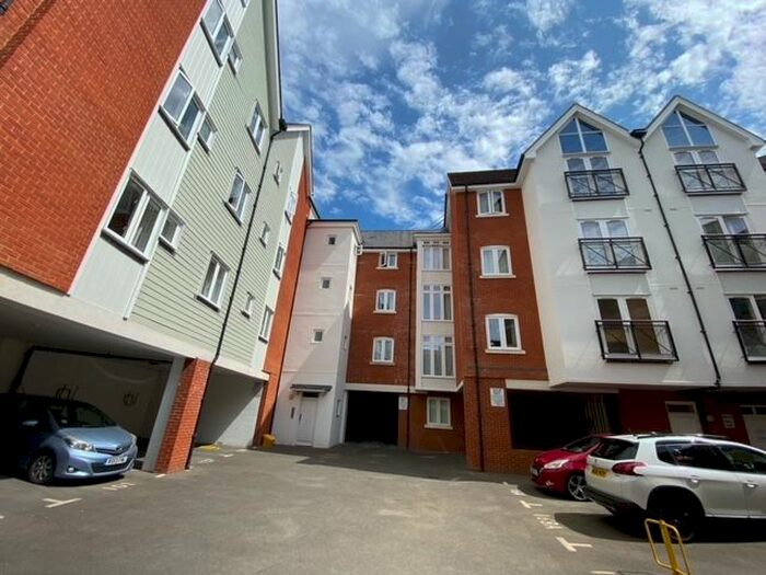 2 Bedroom Flat To Rent In Back Lane, Canterbury, CT1