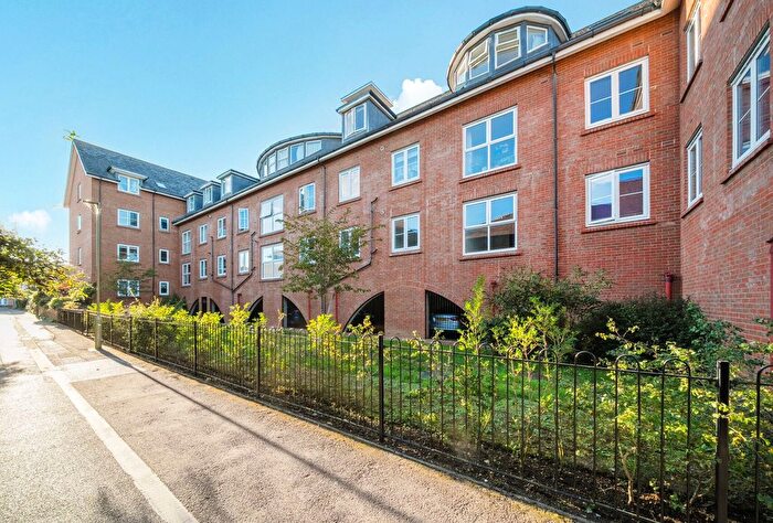2 Bedroom Flat To Rent In Quakers Court, Abingdon, Oxfordshire, OX14