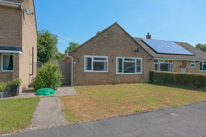 2 Bedroom Bungalow For Sale In Jefferson Piece, Charlbury, OX7