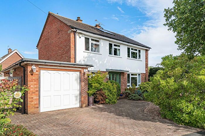 4 Bedroom Detached House For Sale In Greenacres, Bookham, KT23
